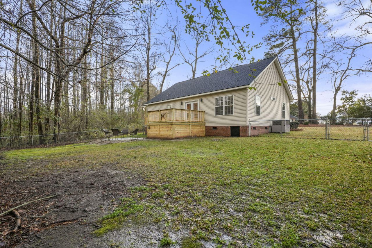 135 Litchfield Court Photo 30