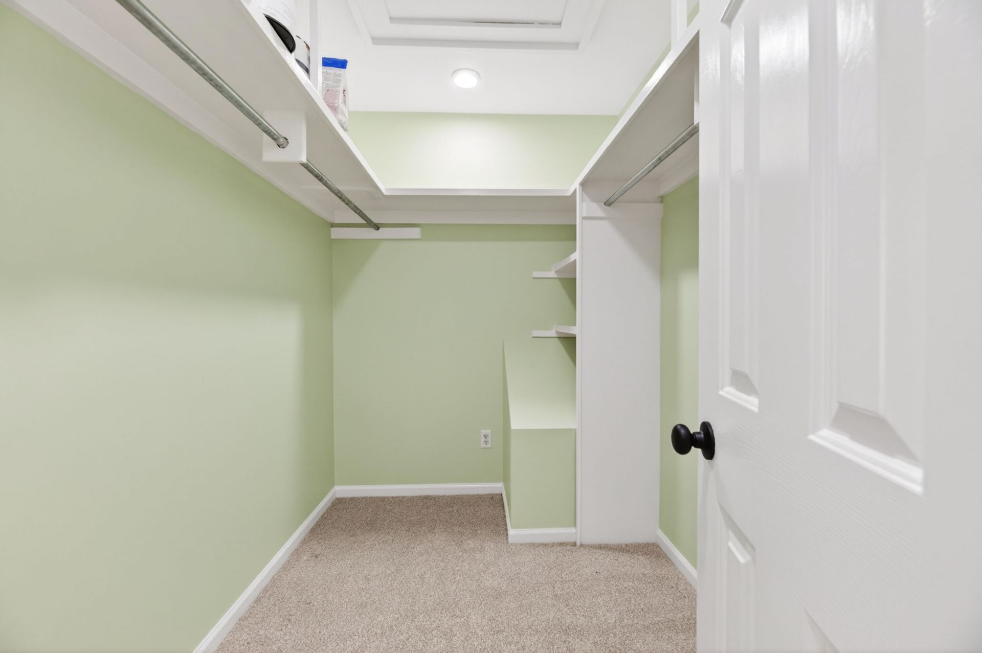 135 Litchfield Court Photo 31
