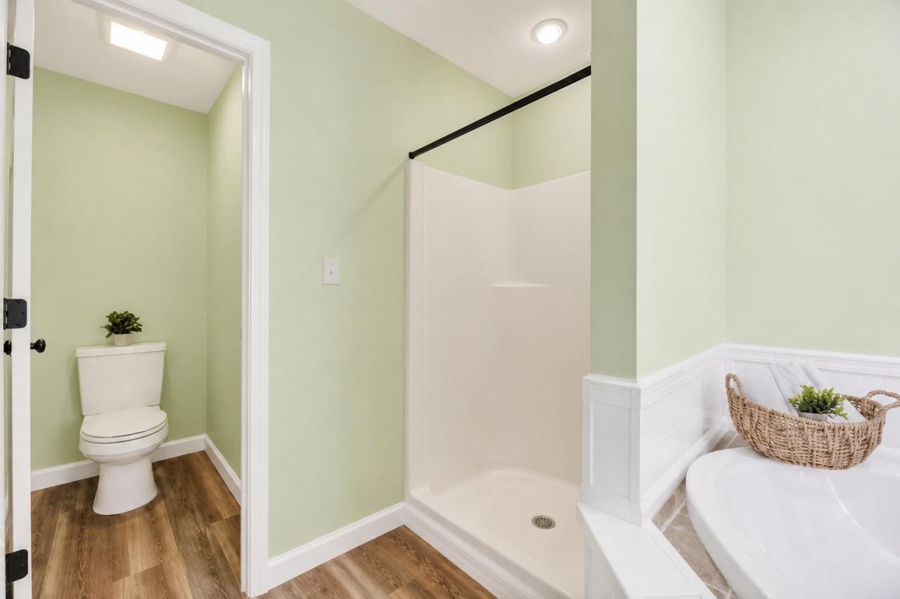 135 Litchfield Court Photo 33