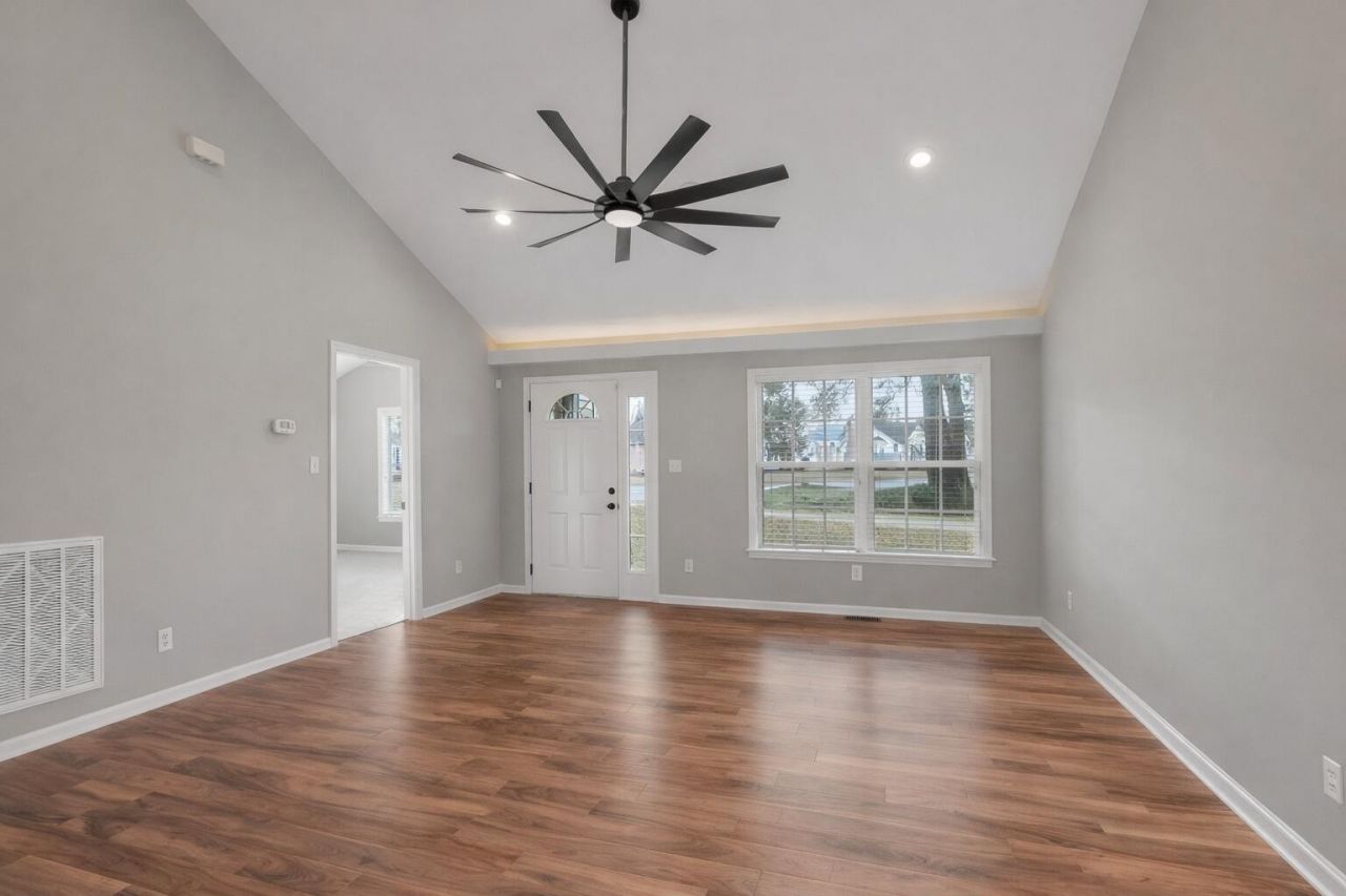 135 Litchfield Court Photo 4