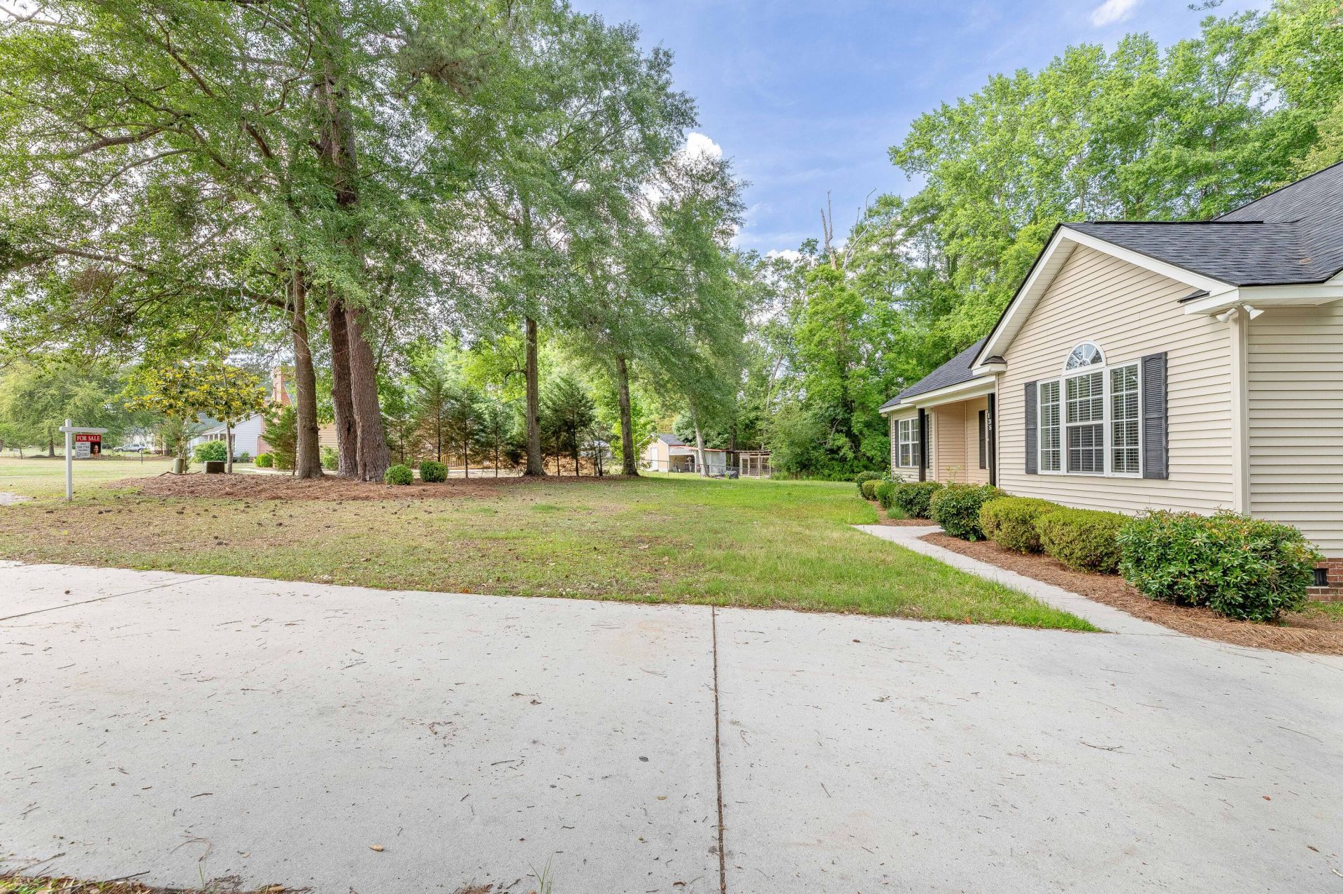 135 Litchfield Court Photo 43