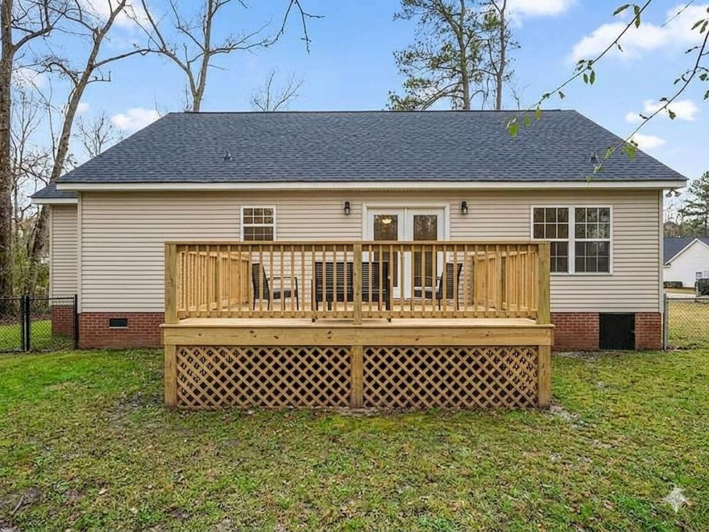 135 Litchfield Court Photo 5