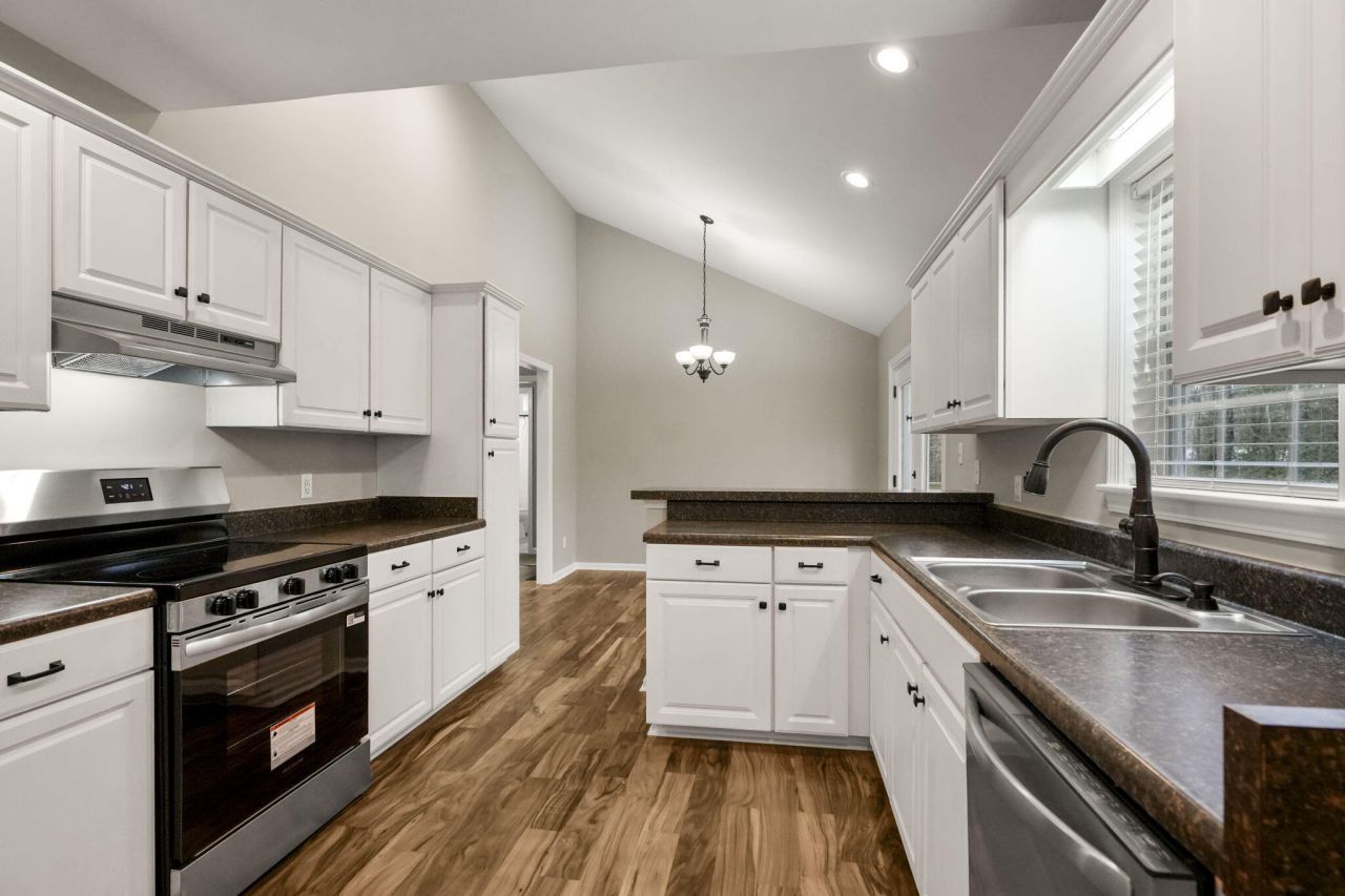 135 Litchfield Court Photo 7