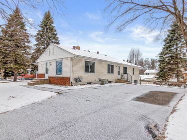 5045/5047 Sunnyside Road, Mounds View, MN 55112