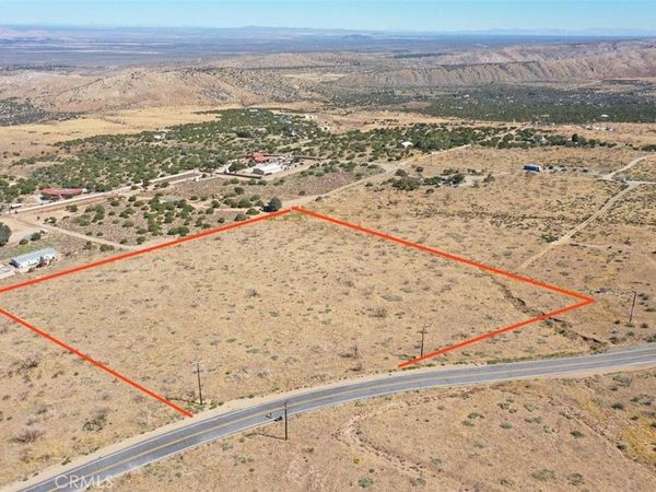 113 Juniper Hills Rd., Juniper Hills, CA 93543