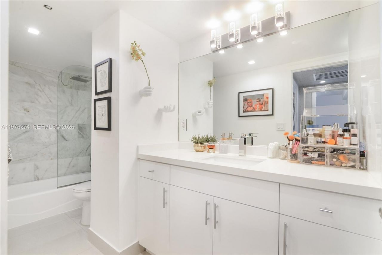 401 69th St, Unit 913, Miami Beach, FL 33141 Photo