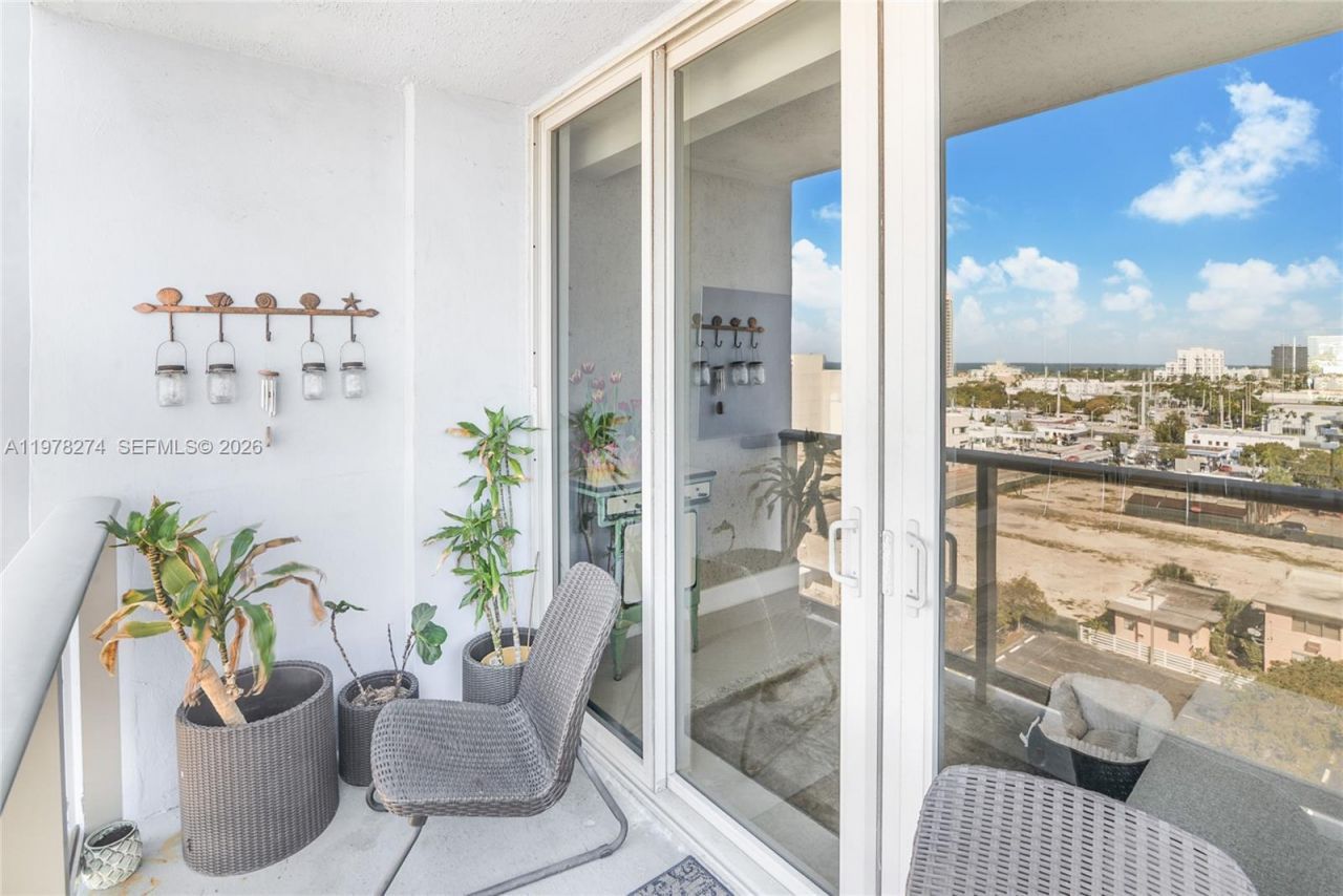 401 69th St, Unit 913, Miami Beach, FL 33141 Photo