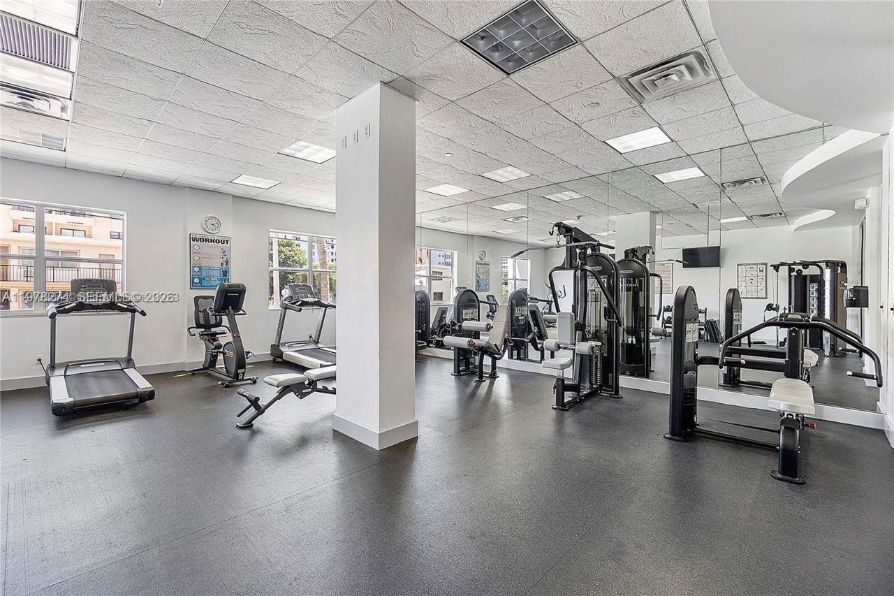 401 69th St, Unit 913, Miami Beach, FL 33141 Photo