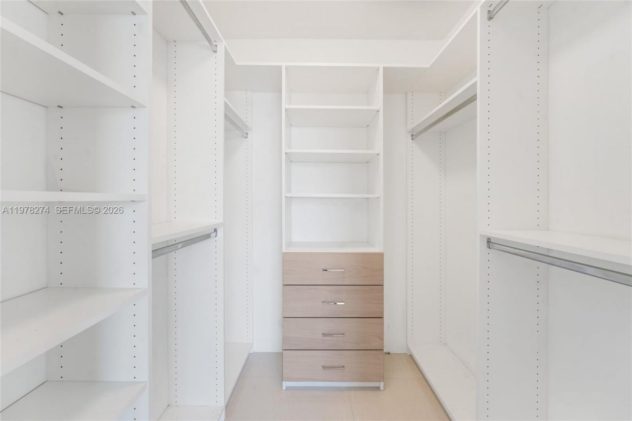 401 69th St, Unit 913, Miami Beach, FL 33141 Photo