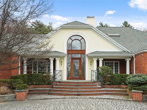 10 Hill Road, Sands Point, NY 11050