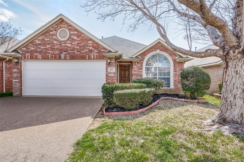 402 Horse Shoe Drive, Euless, TX 76039 Main Photo