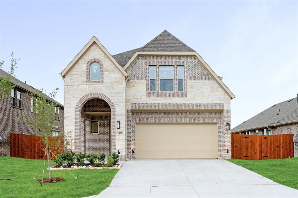 1013 River Oaks Drive, Godley, TX 76044 Main Photo