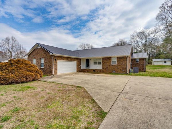 1895 Shellmound Road, Jasper, TN 37347