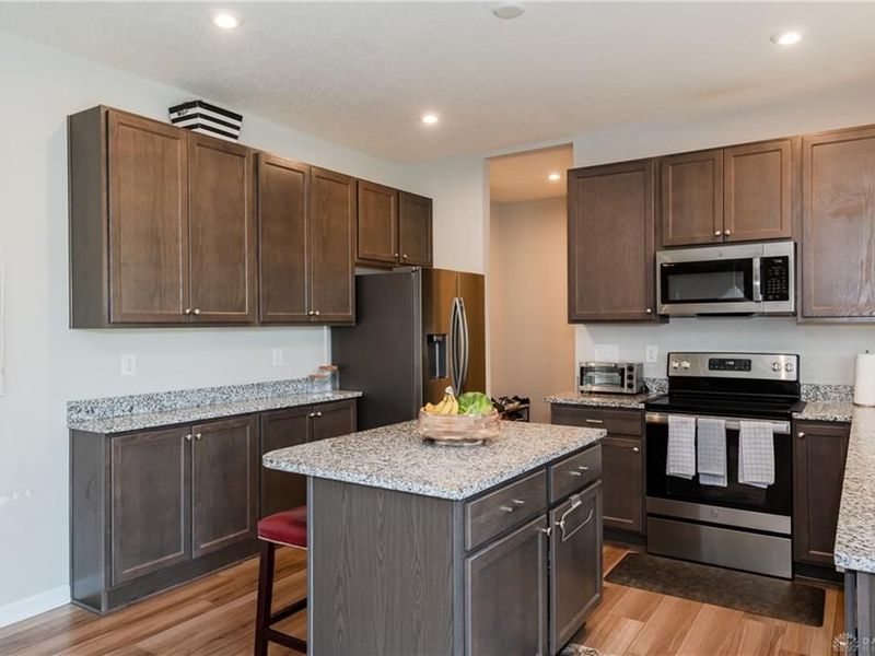 766 Hunters Run Drive, Brookville, OH 45309 Photo 12