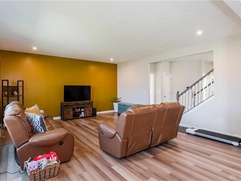 766 Hunters Run Drive, Brookville, OH 45309 Photo 13