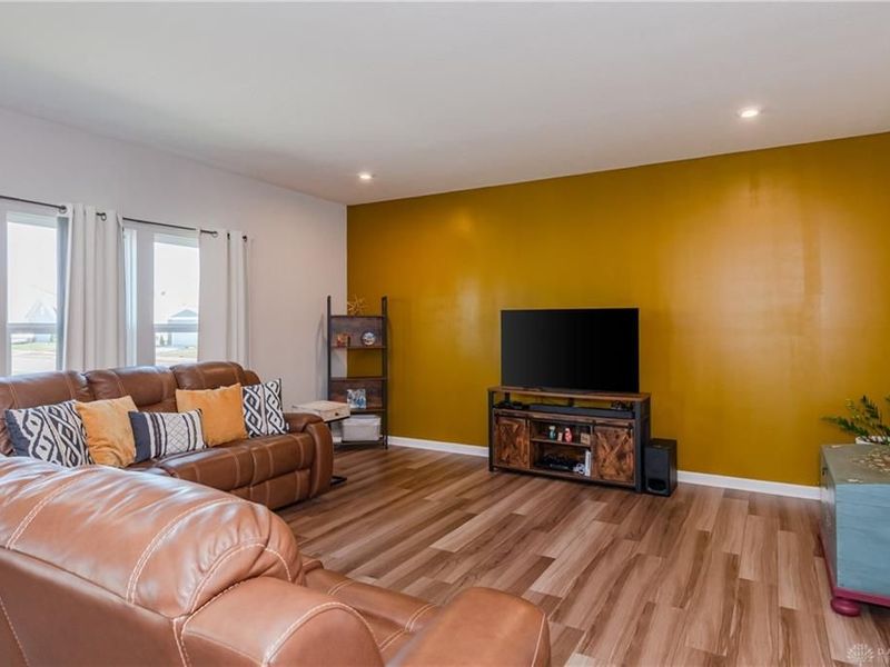 766 Hunters Run Drive, Brookville, OH 45309 Photo 7