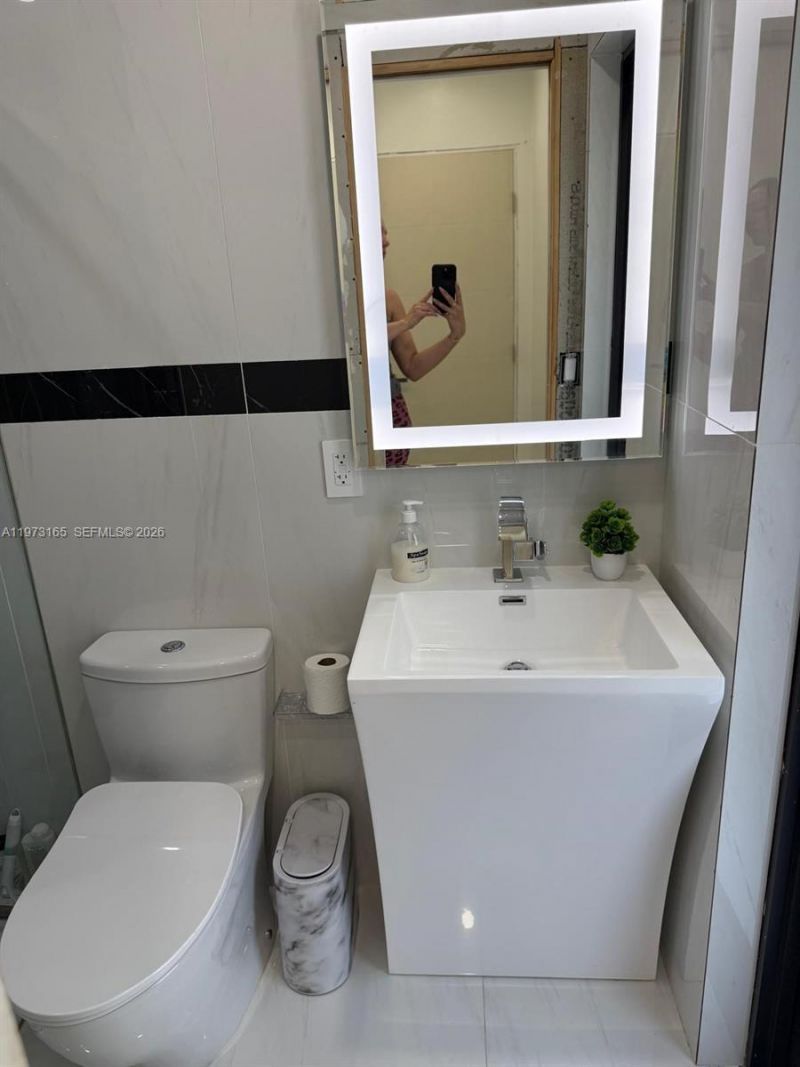 1801 NW 42nd St , Oakland Park, FL 33309 Photo