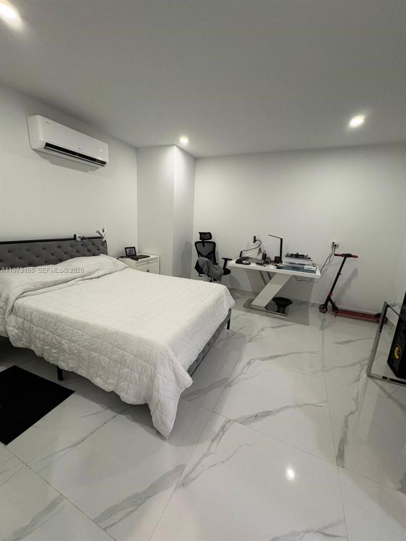 1801 NW 42nd St , Oakland Park, FL 33309 Photo