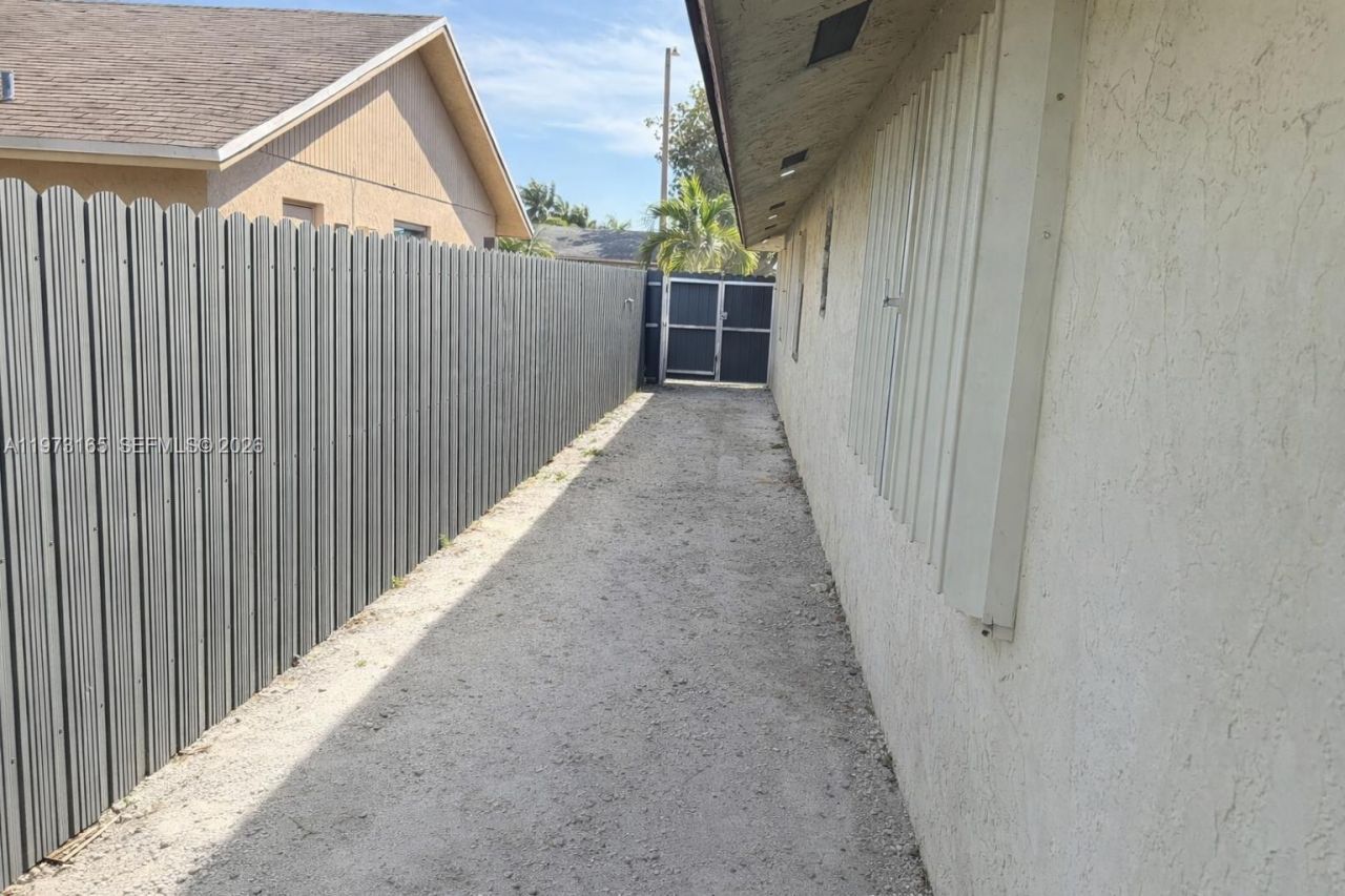 1801 NW 42nd St , Oakland Park, FL 33309 Photo