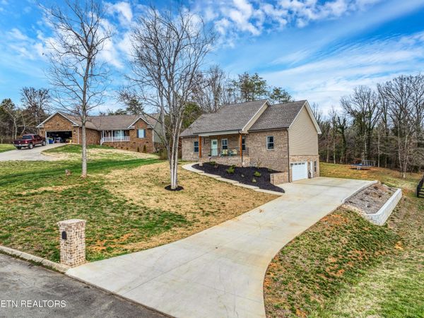1318 Tomahawk Drive, Maryville, TN 37803
