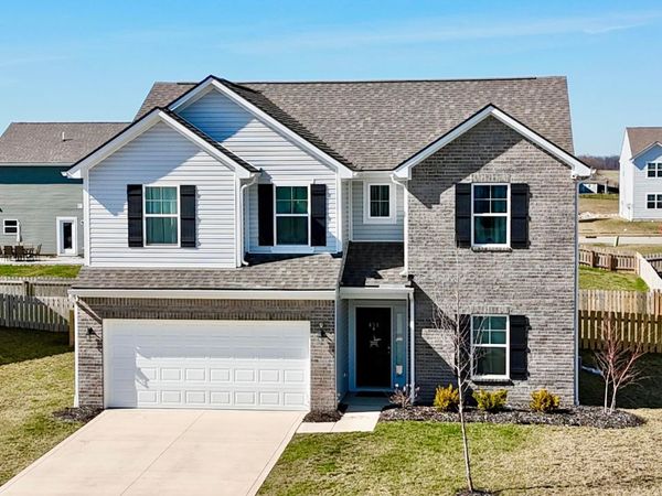 458 Quincy Circle , London, OH 43140