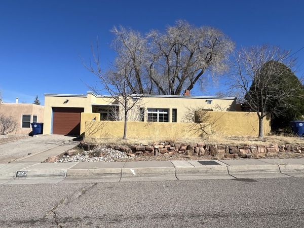 732 Loma Vista Drive NE, Albuquerque, NM 87106