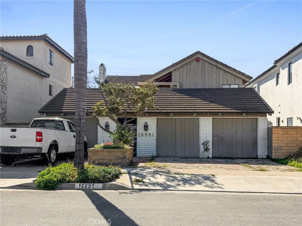 16691 Carousel Lane, Huntington Beach, CA 92649 Main Photo