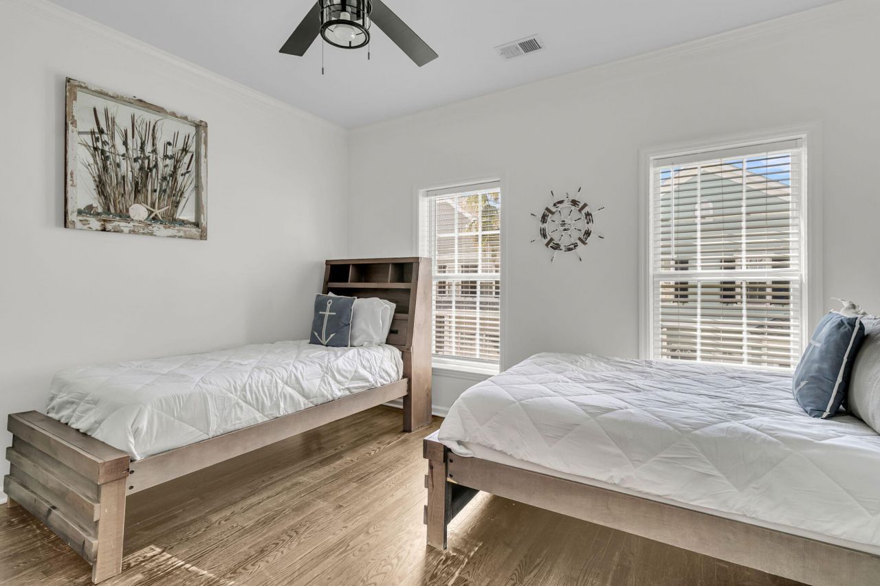 118 W 2nd Street Photo 17