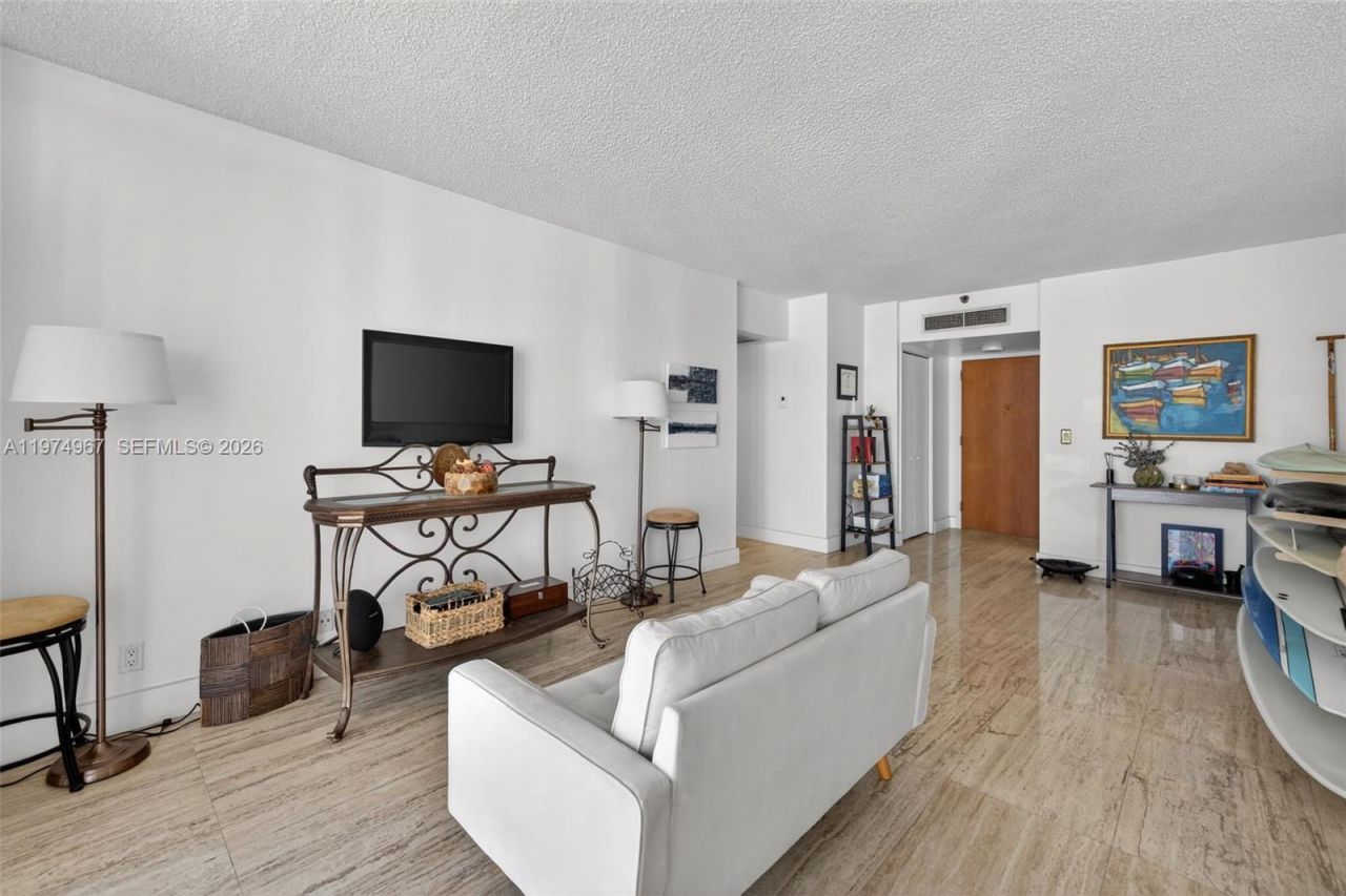 19355 Turnberry Way , Unit 17C, Aventura, FL 33180 Photo