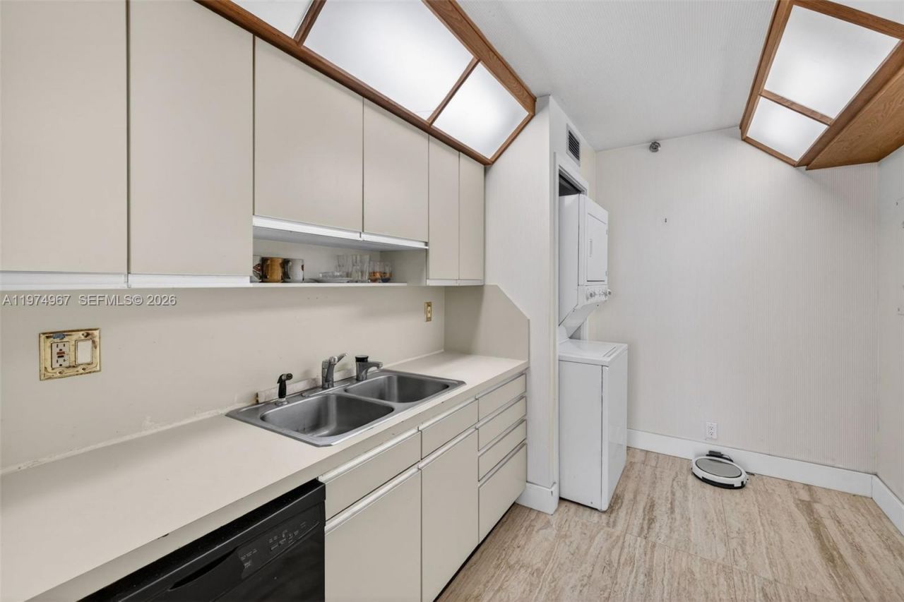 19355 Turnberry Way , Unit 17C, Aventura, FL 33180 Photo