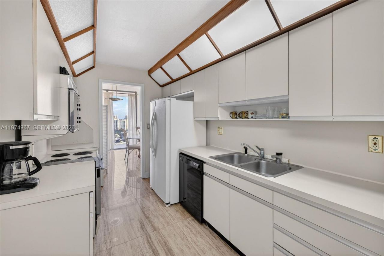 19355 Turnberry Way , Unit 17C, Aventura, FL 33180 Photo