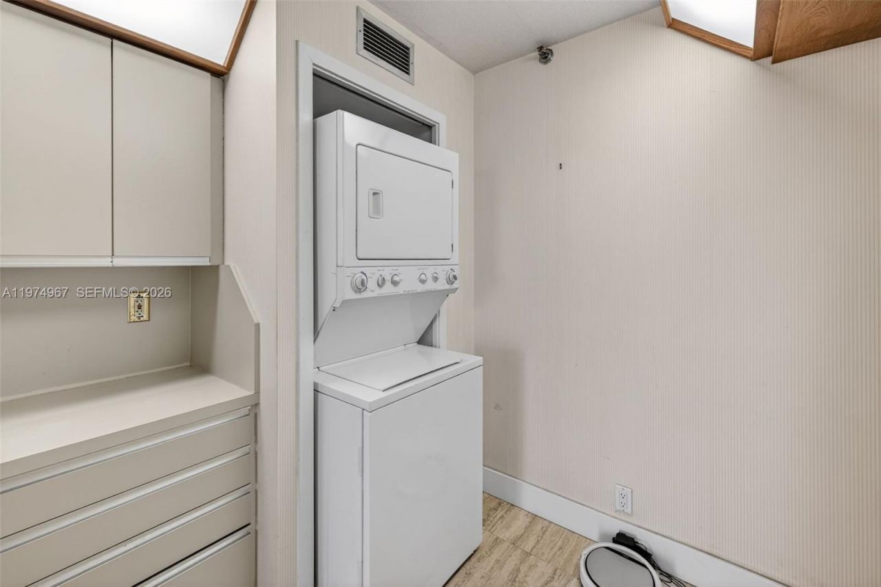 19355 Turnberry Way , Unit 17C, Aventura, FL 33180 Photo