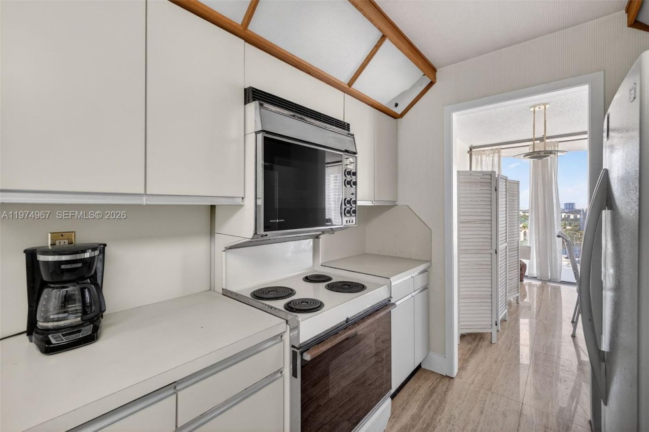 19355 Turnberry Way , Unit 17C, Aventura, FL 33180 Photo