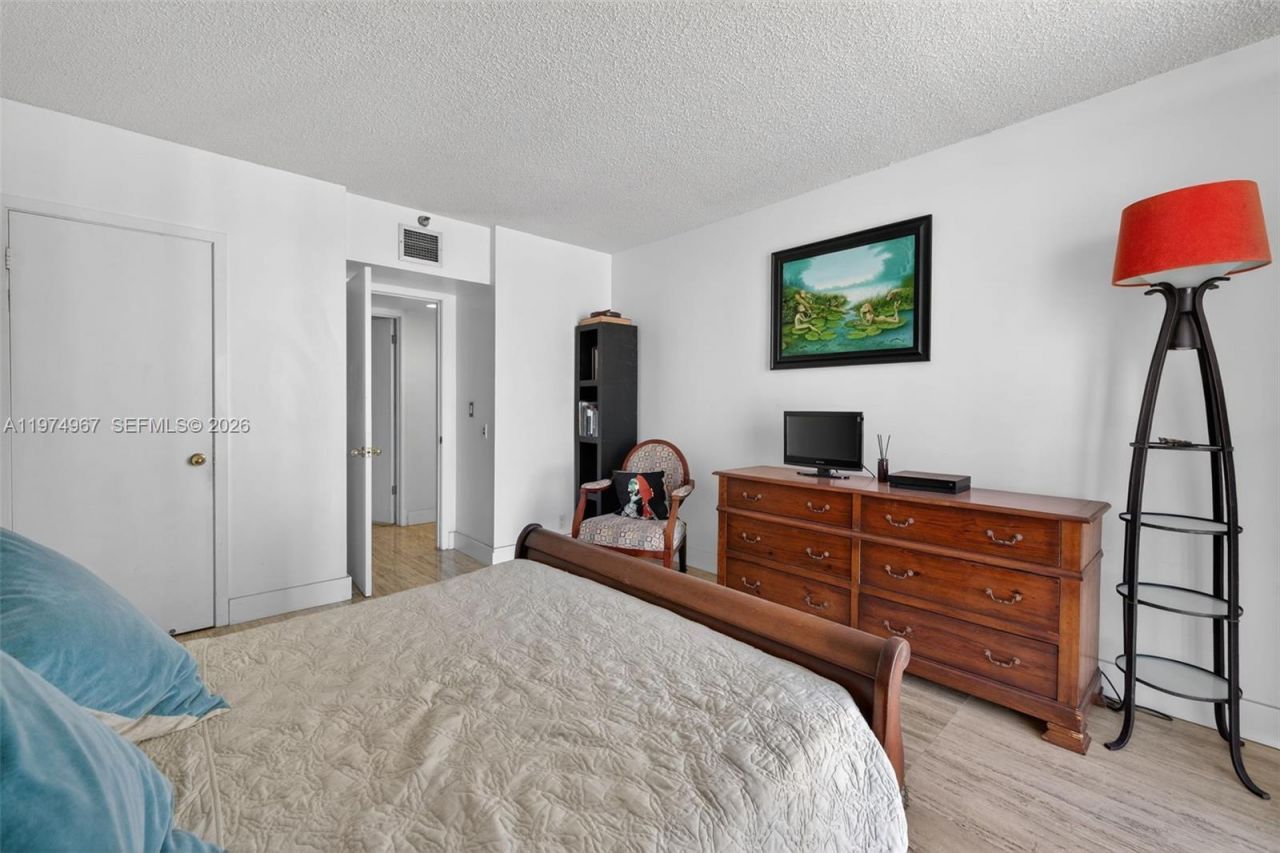 19355 Turnberry Way , Unit 17C, Aventura, FL 33180 Photo