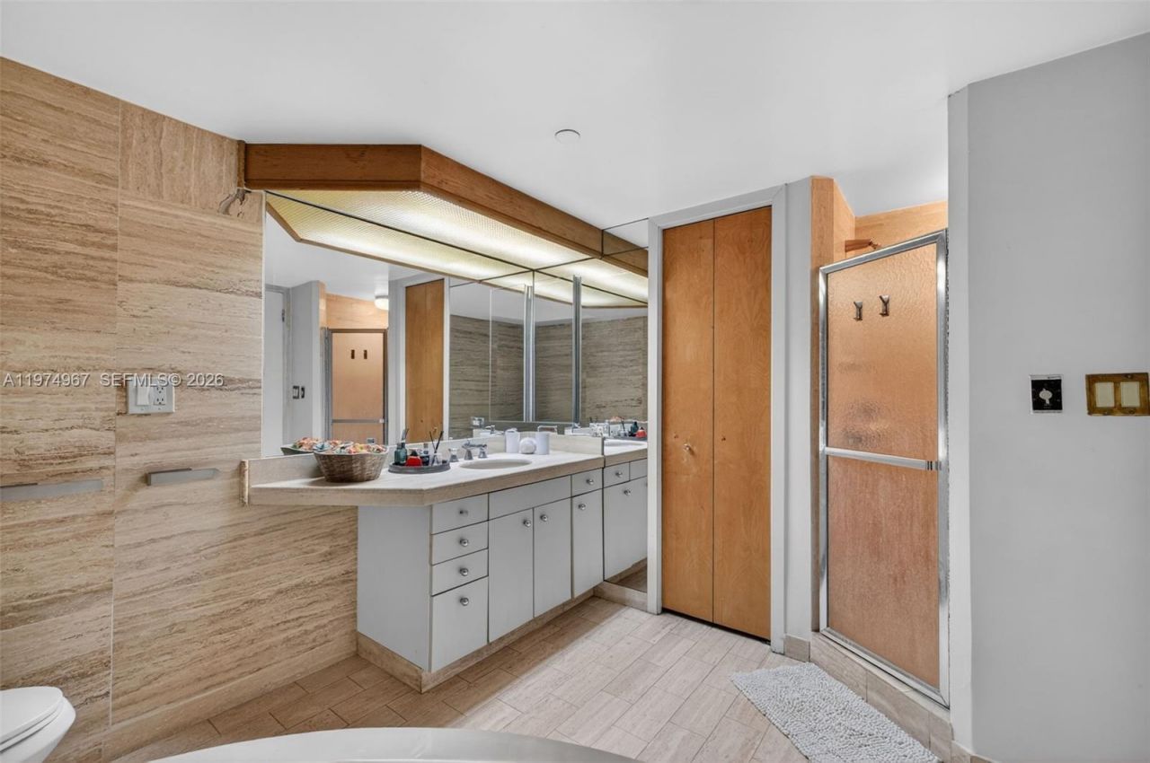 19355 Turnberry Way , Unit 17C, Aventura, FL 33180 Photo