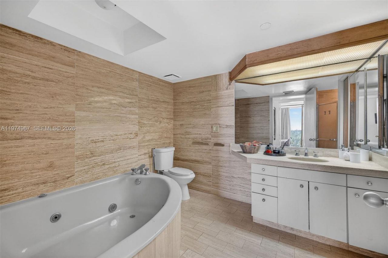 19355 Turnberry Way , Unit 17C, Aventura, FL 33180 Photo