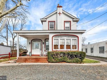 2267 E FARRAGUT AVENUE, BRISTOL, PA 19007