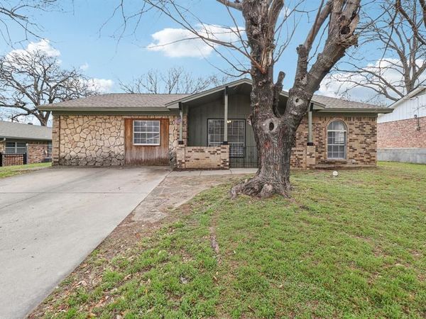 413 Glenhaven Drive, Azle, TX 76020
