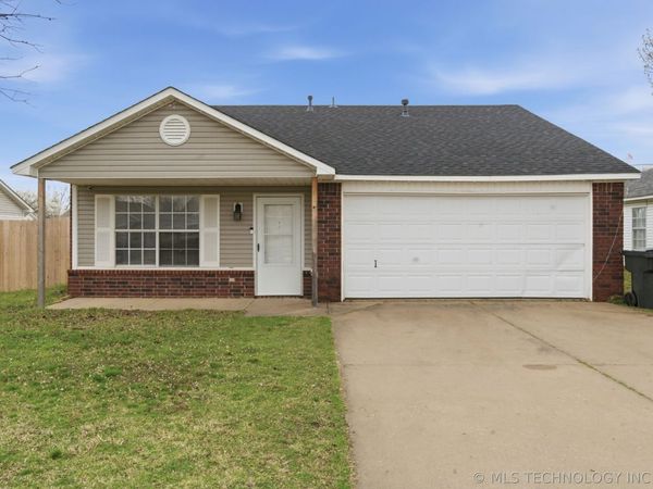 1925 Bristol Road , Claremore, OK 74017