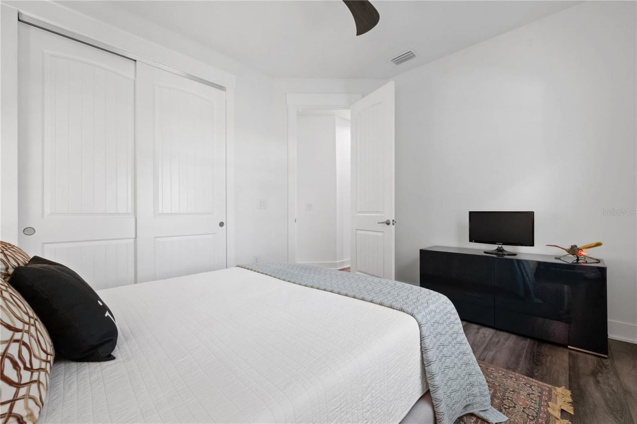 661 Marlin Drive, Sarasota, FL 34234 Photo