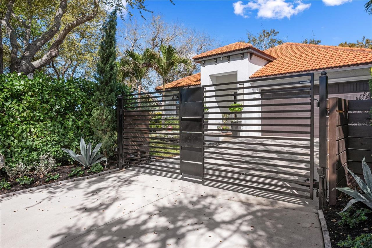 661 Marlin Drive, Sarasota, FL 34234 Photo