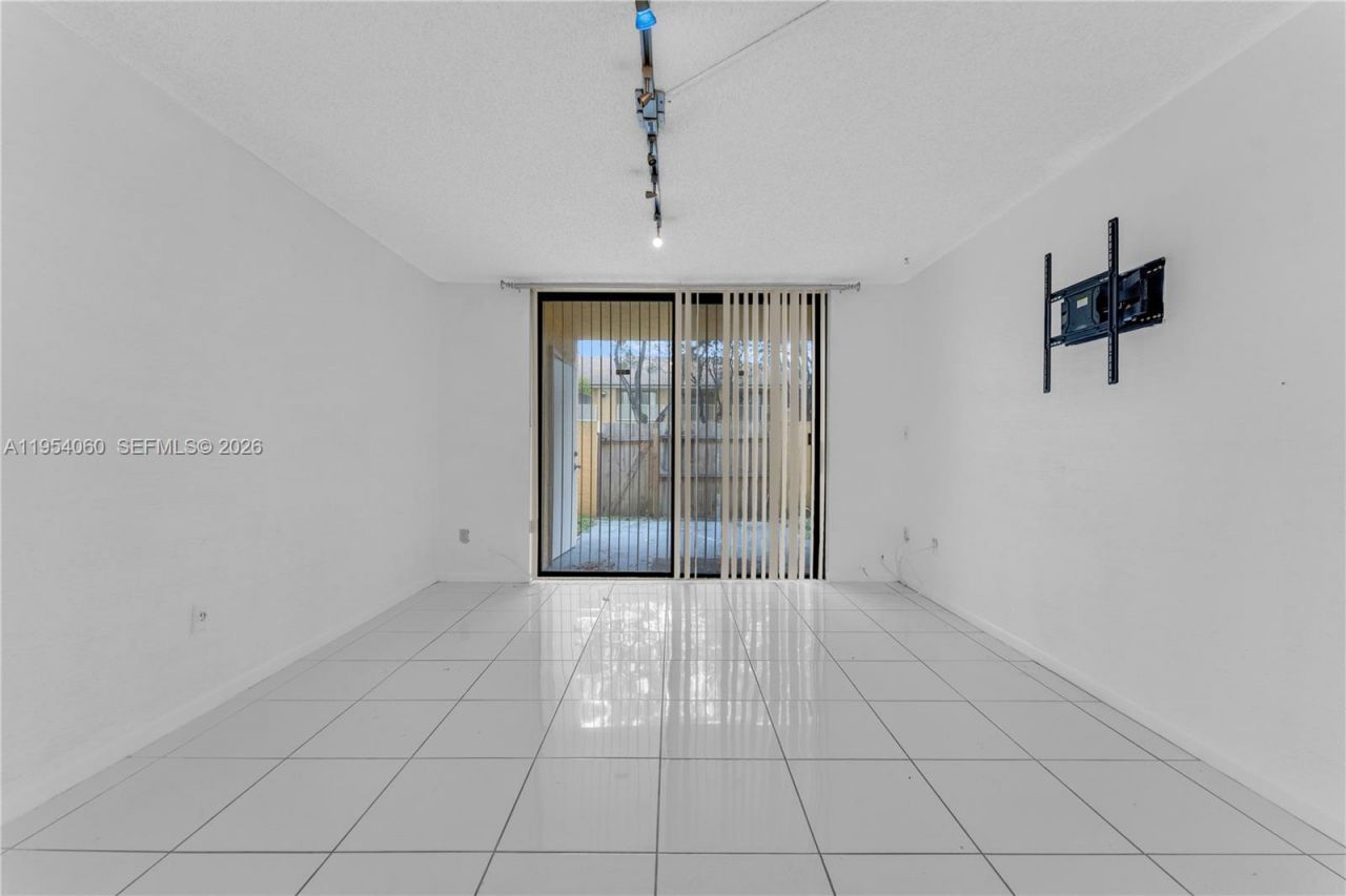 440 NW 214th St , Unit 104, Miami Gardens, FL 33169 Photo