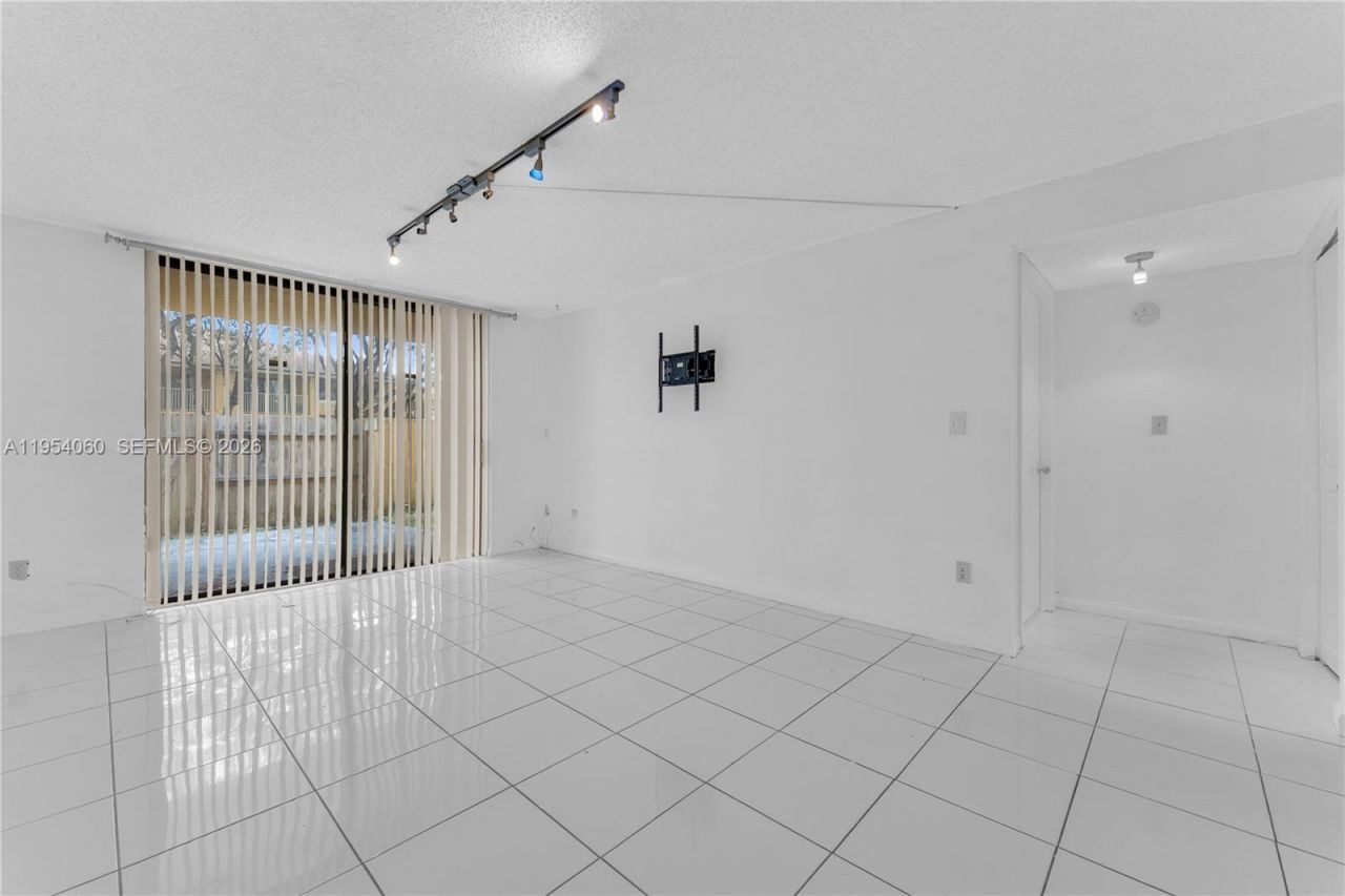 440 NW 214th St , Unit 104, Miami Gardens, FL 33169 Photo