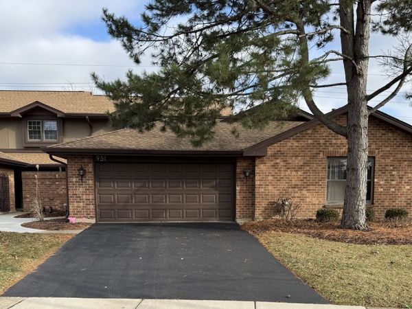 951 Brown Deer Drive, Westmont, IL 60559