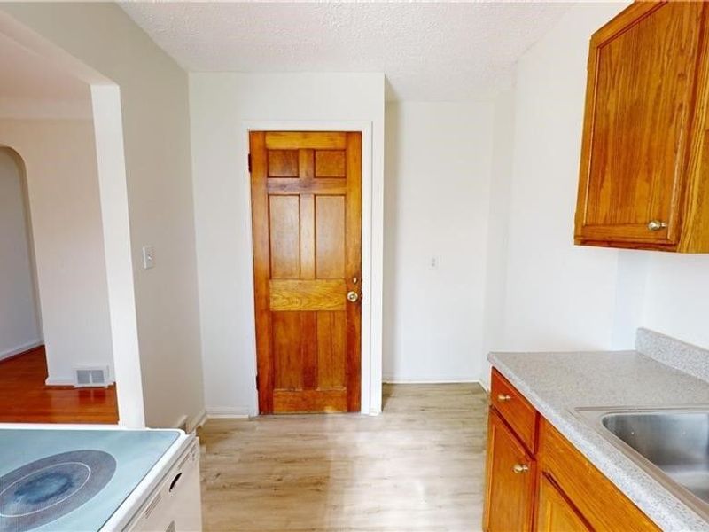 20470 Lake Shore Boulevard, Euclid, OH 44123 Photo 22