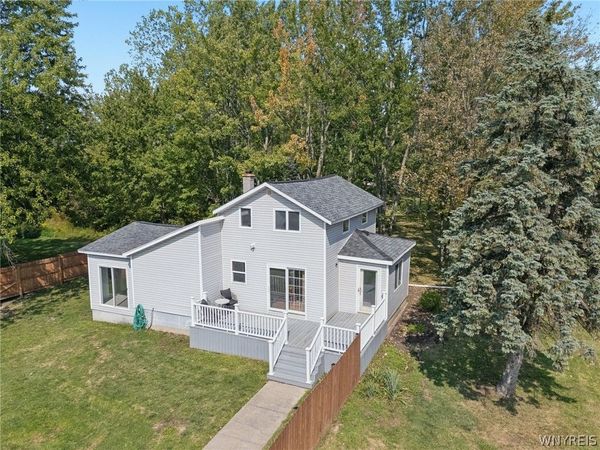 8420 Akron Road , Lockport, NY 14094