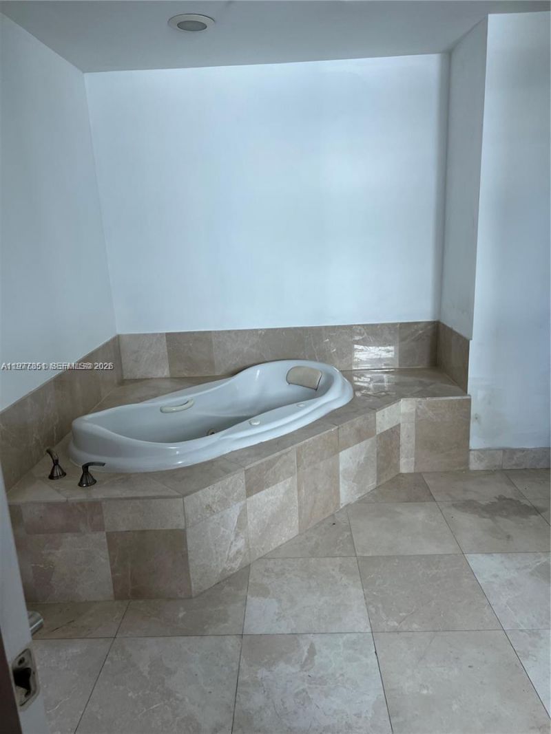 14951 Royal Oaks Ln , Unit 1901, North Miami, FL 33181 Photo