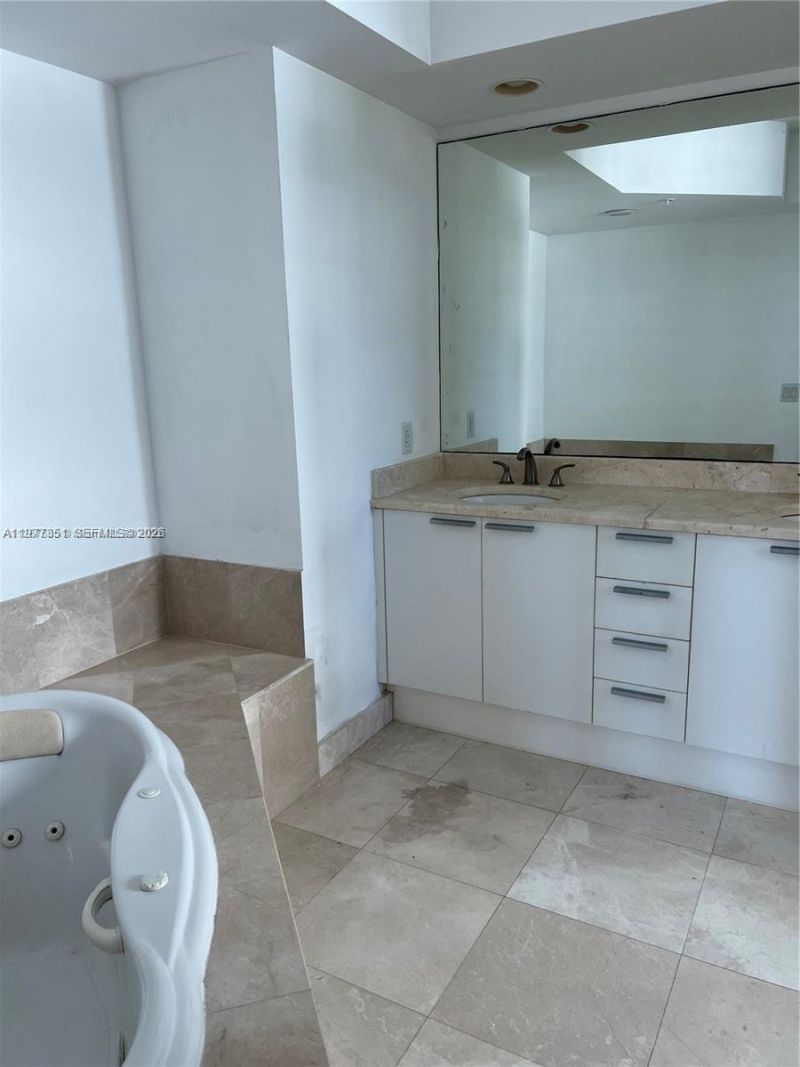 14951 Royal Oaks Ln , Unit 1901, North Miami, FL 33181 Photo