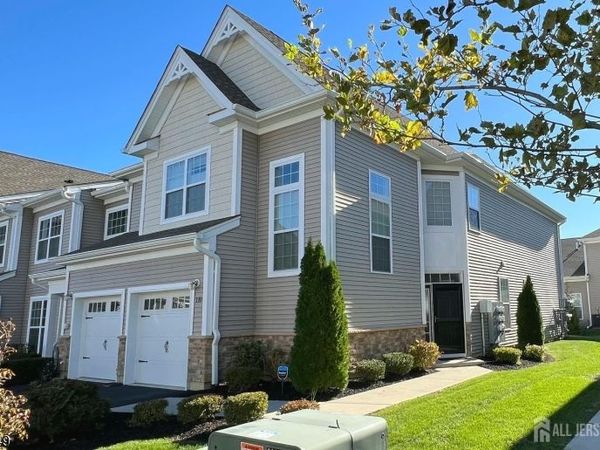 110 Grabowski Dr, Sayreville, NJ 08859