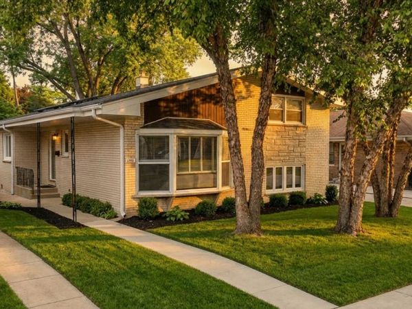 7258 N Crawford Avenue , Lincolnwood, IL 60712